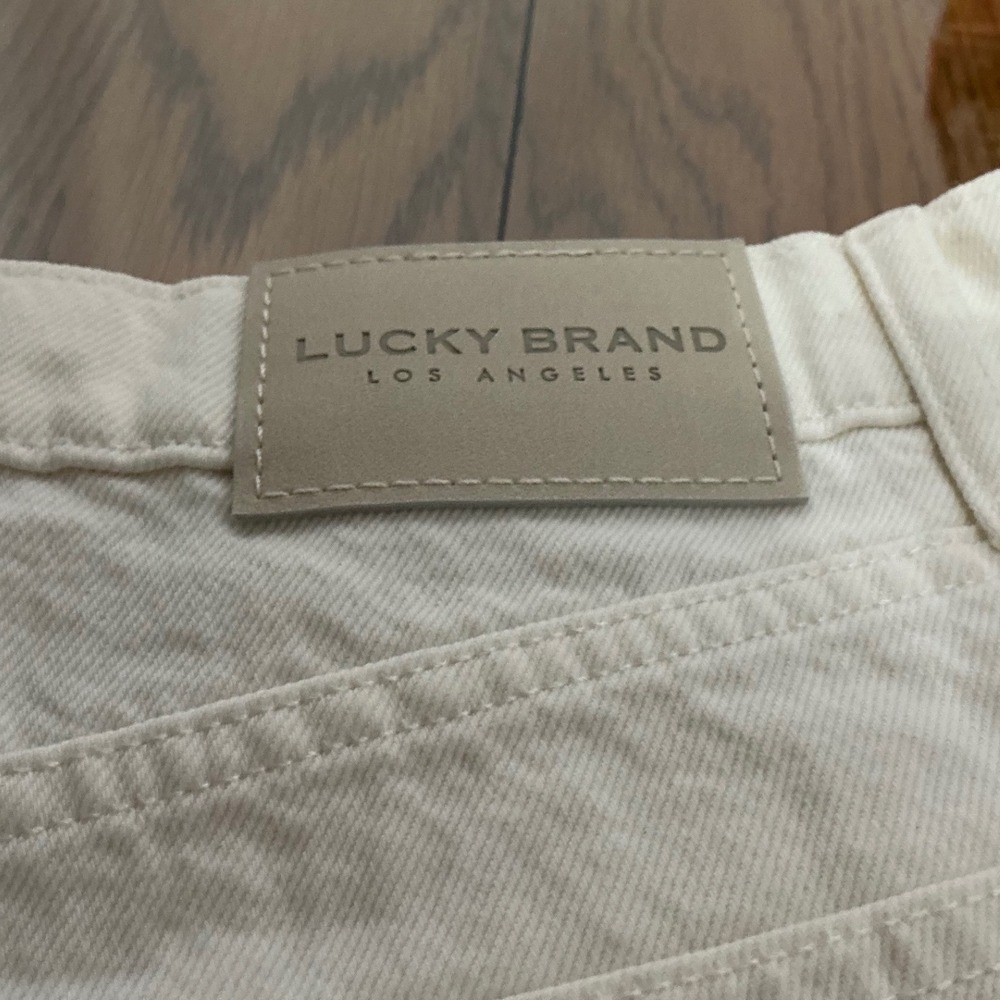 Lucky Brand Relaxed Short White Denim High Rise Frayed Raw Hem Womens Size 12/31 - Picture 8 of 8